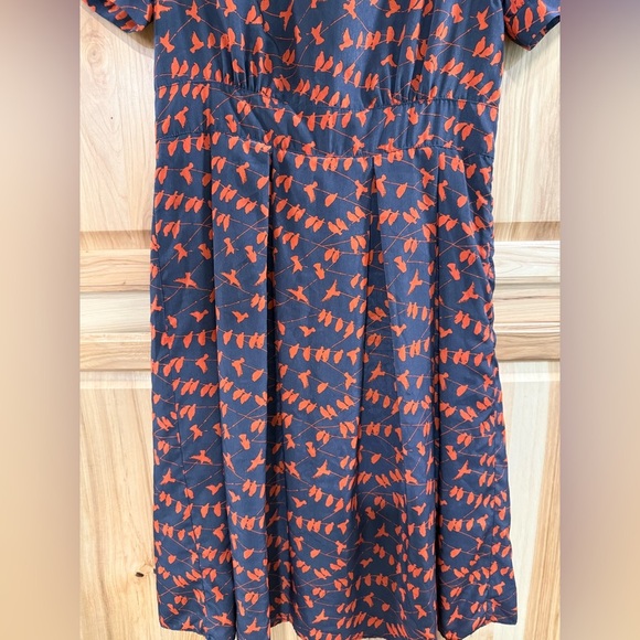 Pink Martini Navy Dress with Red/Orange Bird Design 50’s Vibes Tie Neck Vintage - Picture 4 of 14